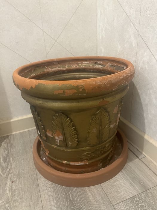 Вазон керамический.