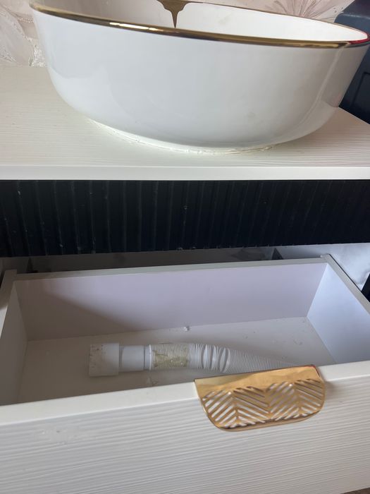 Умывальник с комотом