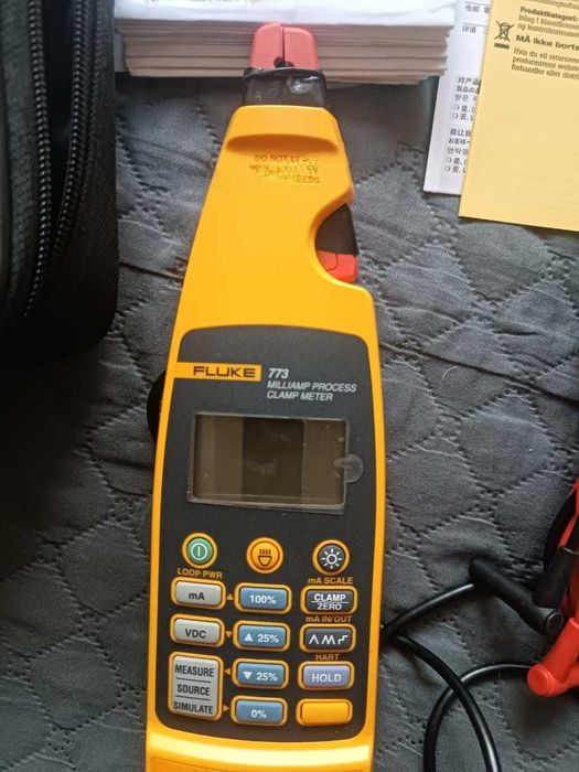 Мультиметр-калибратор с клещами для измерения малых токов Fluke 773