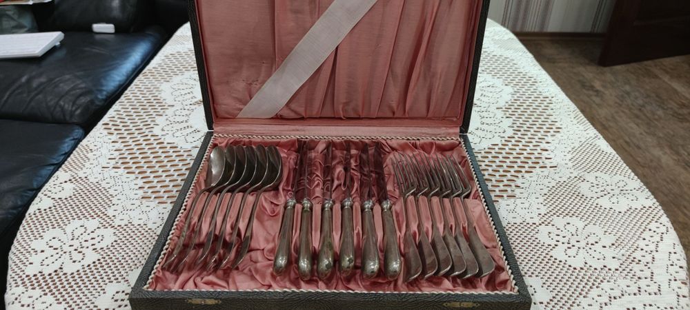 Стари Прибори за Хранене