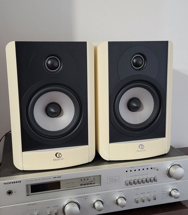 Boxe Boston A-25 albe