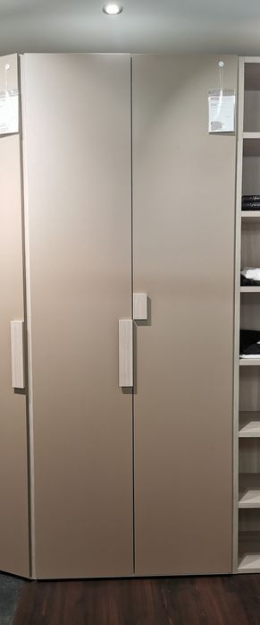 Чисто нов двукрилен гардероб Айко “Фачиле”