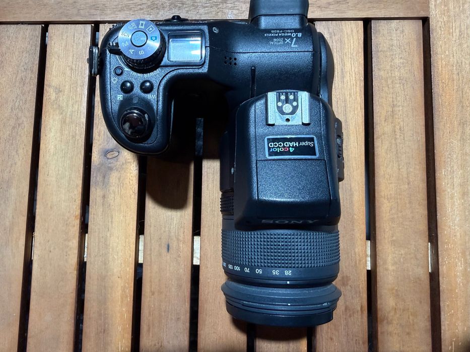 Vând cameră foto Sony cyber-shot DSC F828