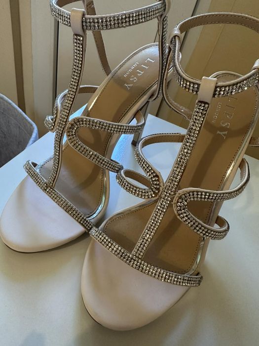 Уникални сандали на Lipsy