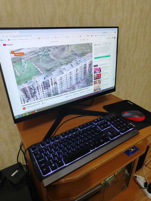 Компьютер игровой с монитором и акустической системой