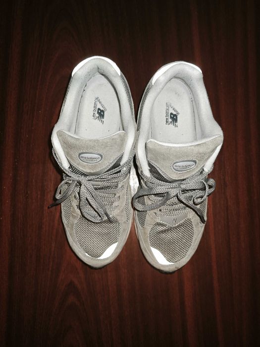 New Balance 2002R Gray/Cream