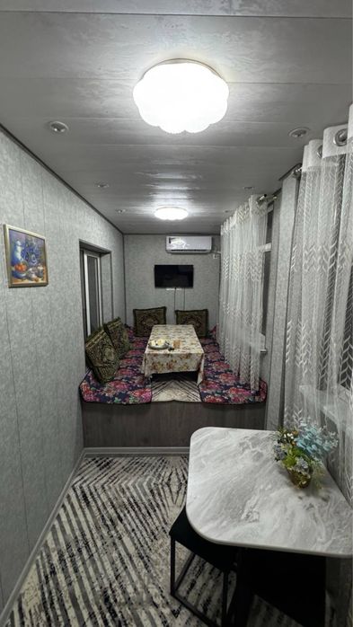 Продается квартира Чиланзар 8 кв 3в4/4/4 кирпич балкон 2/6