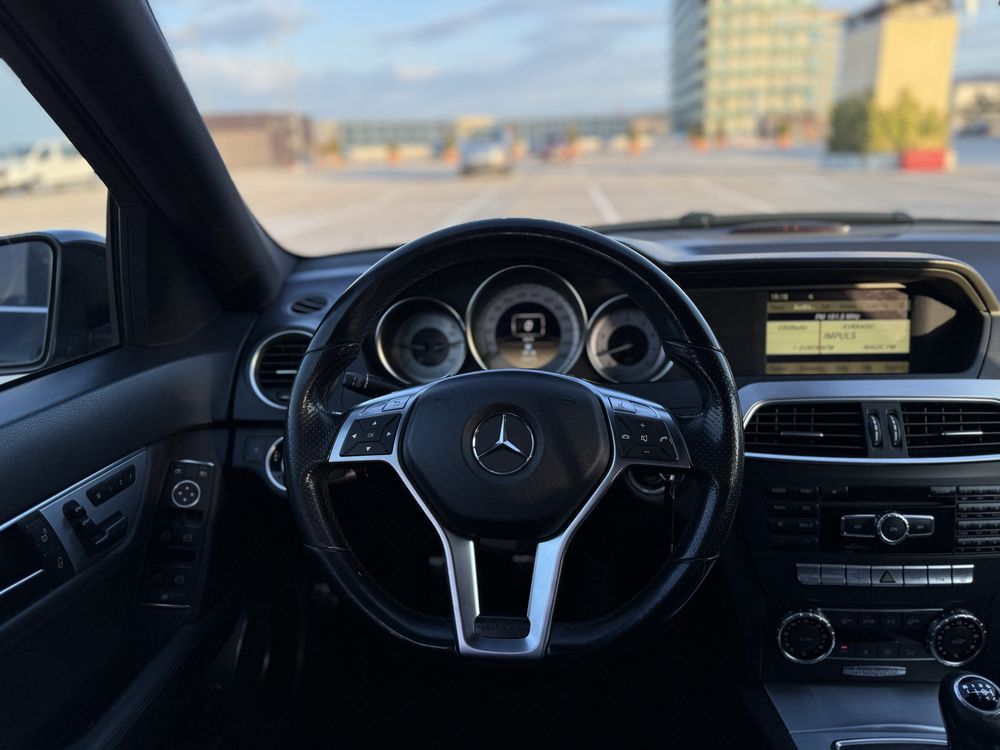 Mercedes-Benz C200 W204 1.8 CGI 184 CP Facelift Pachet AMG