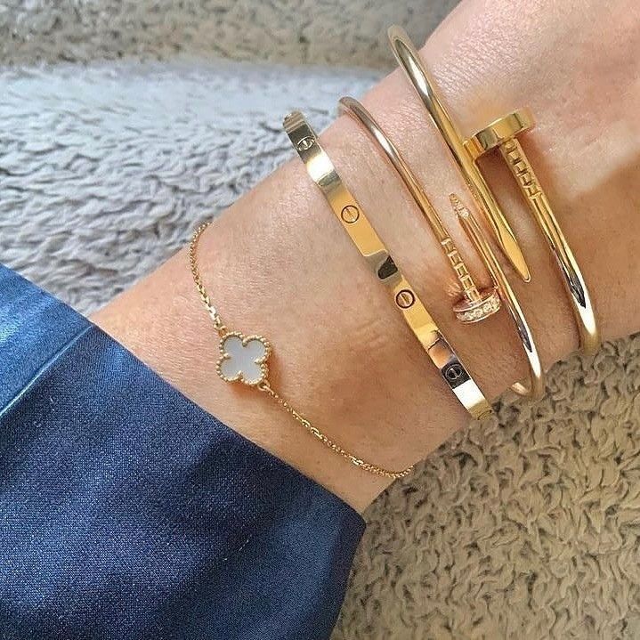 Позлатени гривни Van Cleef & Arpels