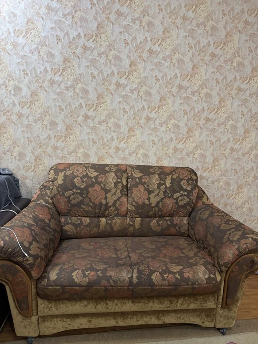Продается мягкая мебель и ковры