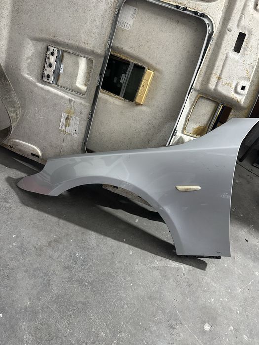 Aripa stanga fata BMW Seria 5 E60 E61 gri metalizat 520d 525d 530d