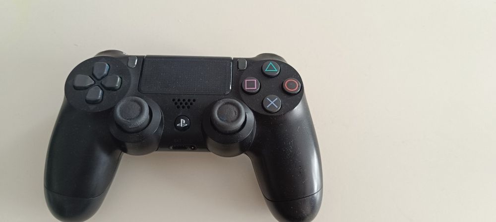 Ps4 la 650 lei preț negociabil 2controlere fifa 22 si putin folosit
