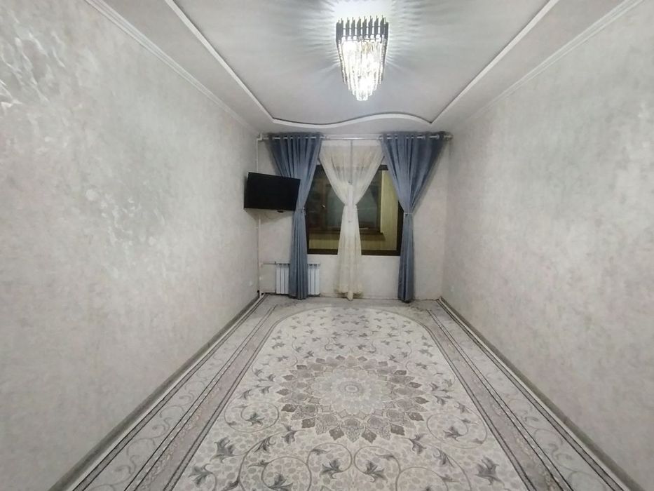 Chirchiq sh 8 mikrorayon 1 etaj 2 xonali uy sotiladi