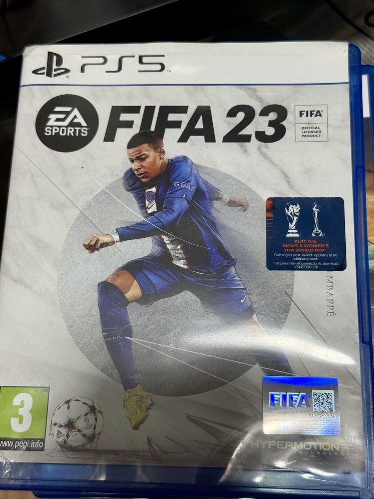 PlayStation 5. Върви със 2 джойстика,слушалки и игрите.
