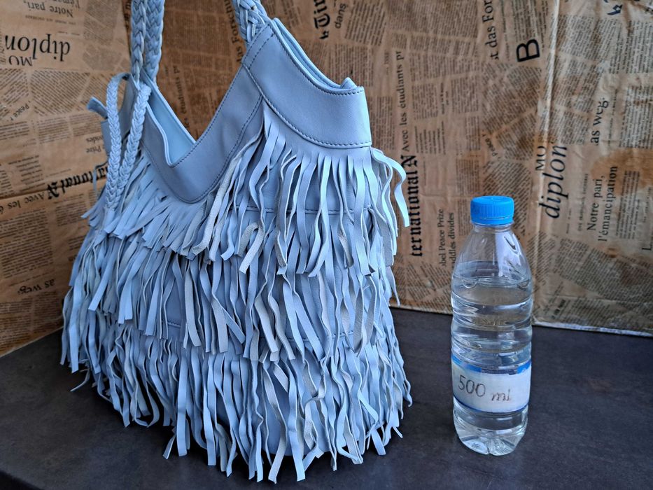 дамска чанта,като Нова.светло синя чанта с ресни,торба-естествена кожа