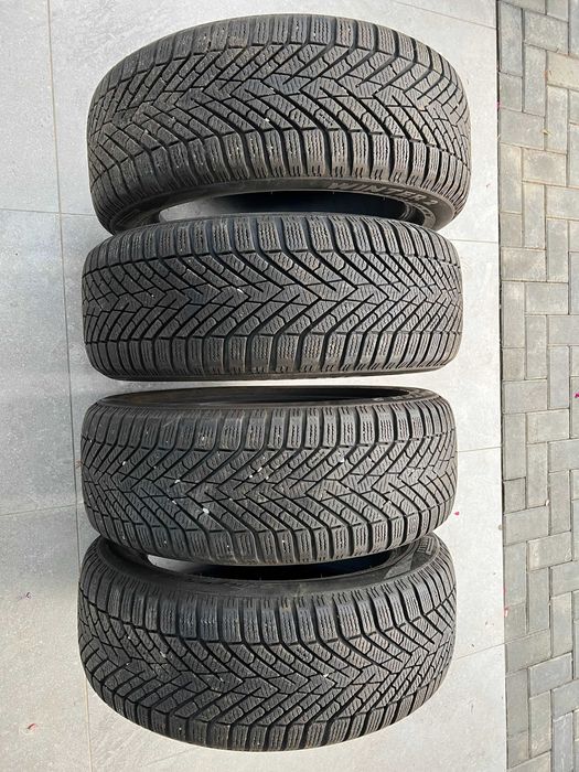 Vand 4 Anvelope Iarna 215 55 R17 98V Pirelli Cinturato