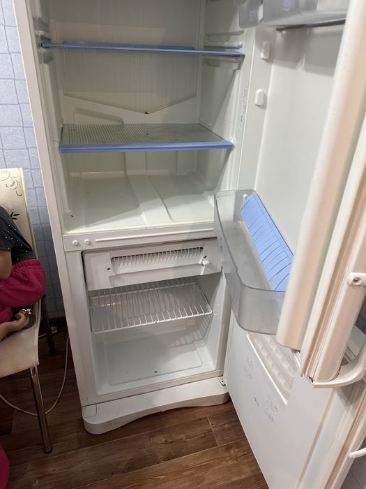 Продам Холодильник Индезит!