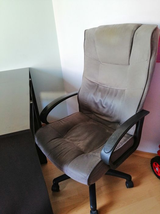 Страхотен удобен немски офис стол (става и за геймърски)