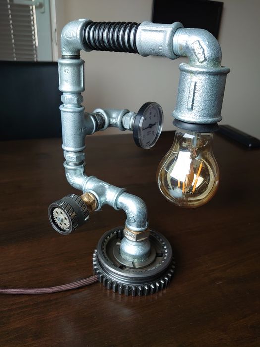 Лампа в стил индустриален дизайн