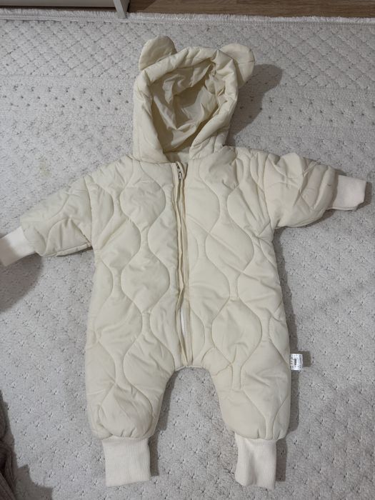 Продам детский комбинезон, шапки для новорожденных