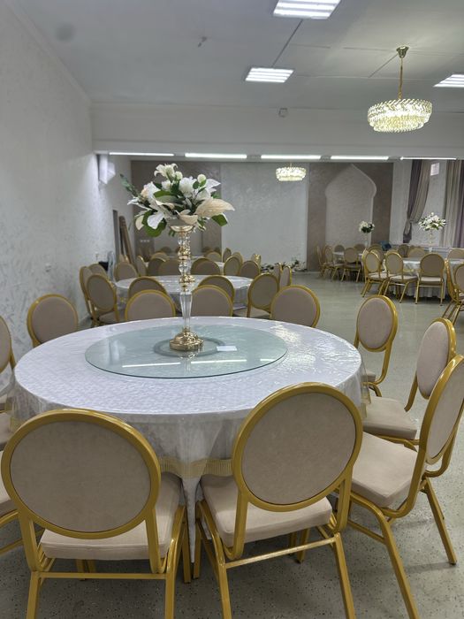 Столы стулья скатерти