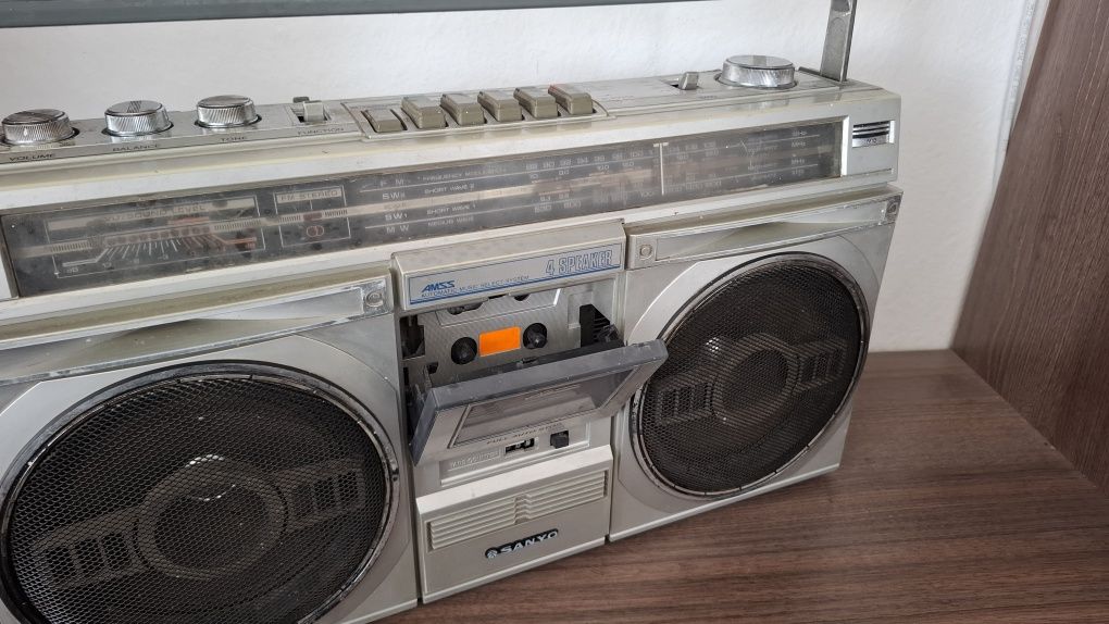 Sanyo M9935K Boombox 4-лентов стерео радио и касетофон