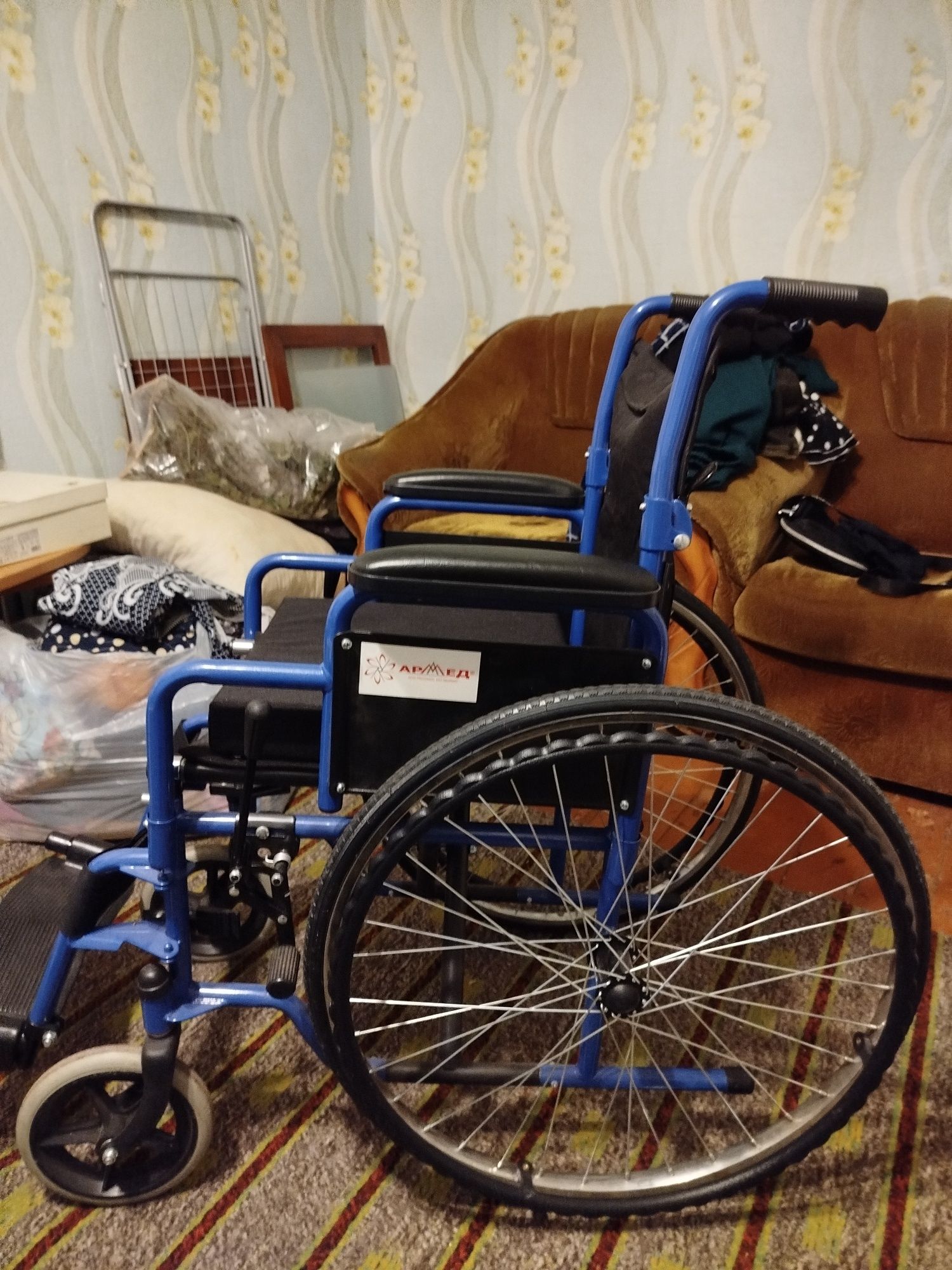 Продам инвалидную коляску
