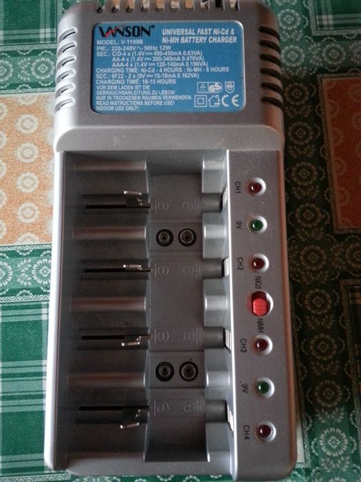 Incarcatoare Acumulatori AAA - AA - 9 V