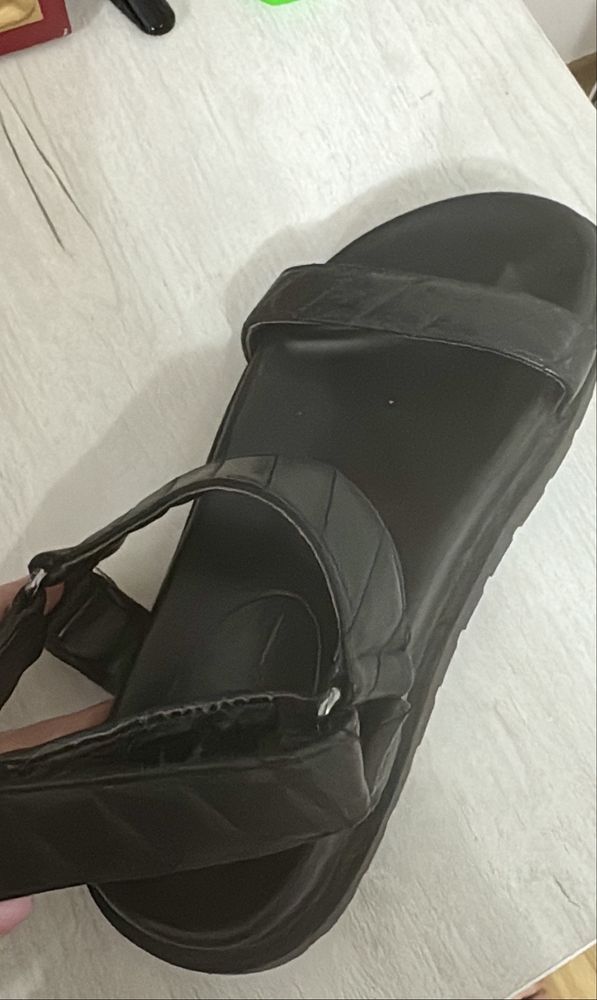 Sandale bershka marimea 35