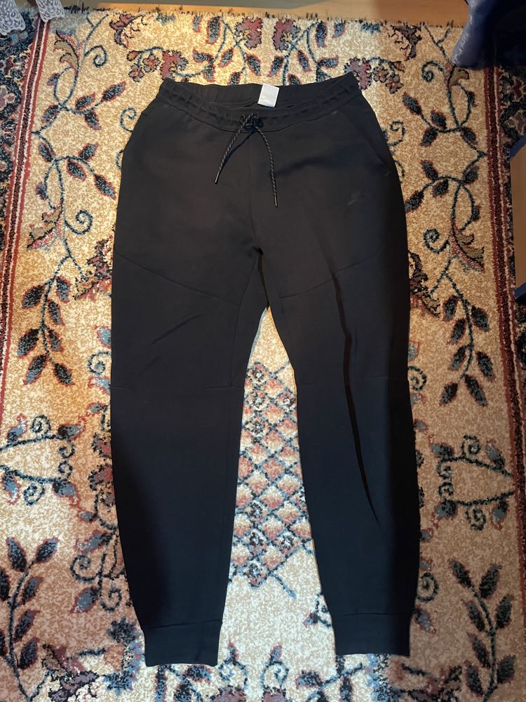 Pantaloni nike tech negrii