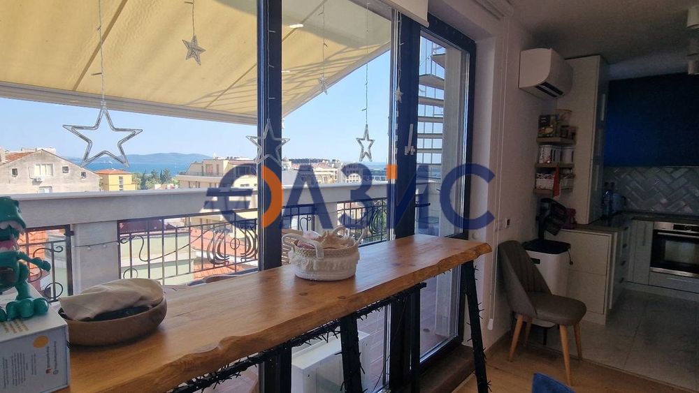 Продава се Четиристаен апартамент в Бургас, Център - 190 кв.м за 3527 €/кв.м - Снимка #3