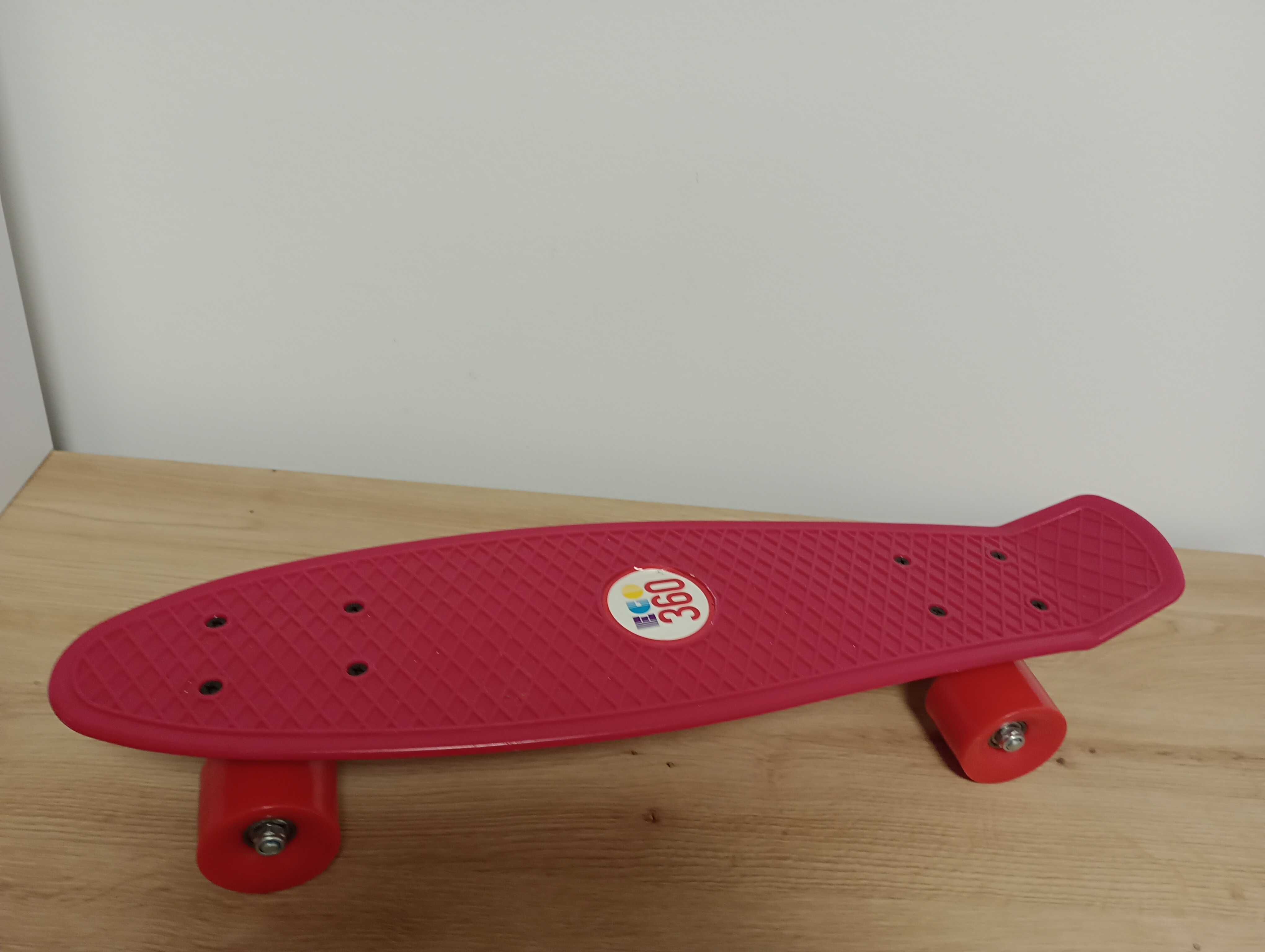 Rezervat!! Vand skateboard ( 56 cm lungime)