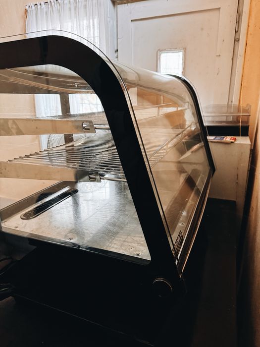 Хладилна витрина сладкарска 160л