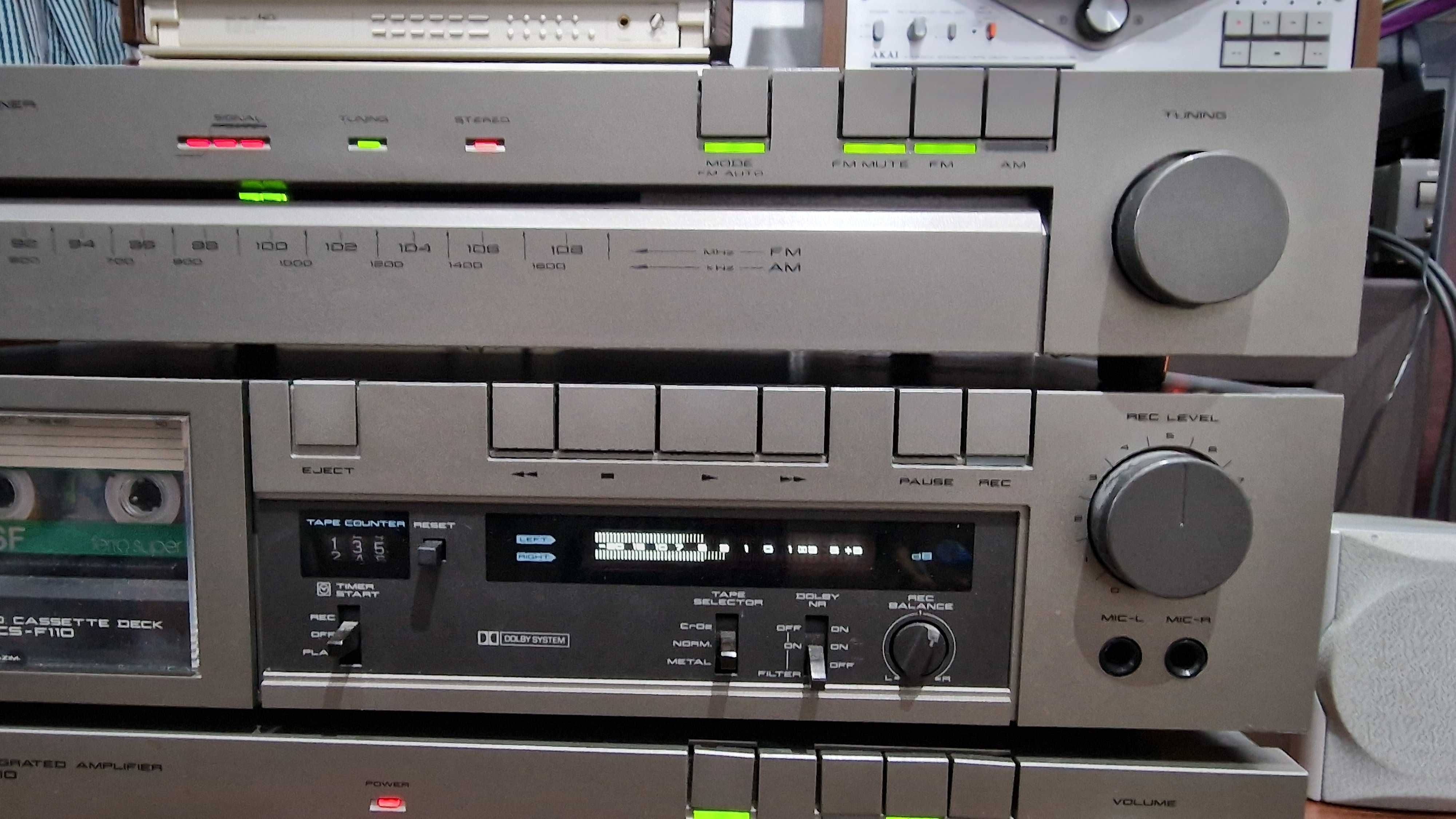 Linie audio Akai AM-U110, AT-K110, CS-F110