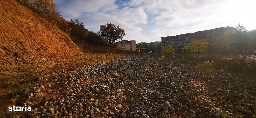 Teren intravilan 2 nivele PUZ spatii comerciale si locativ 1500 respec