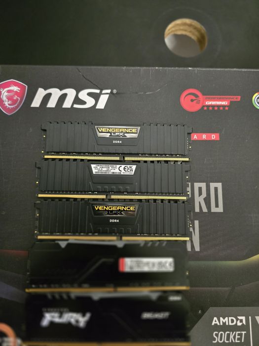 Module RAM 3x32GB 3200mhz 2x8GB 3200MHZ