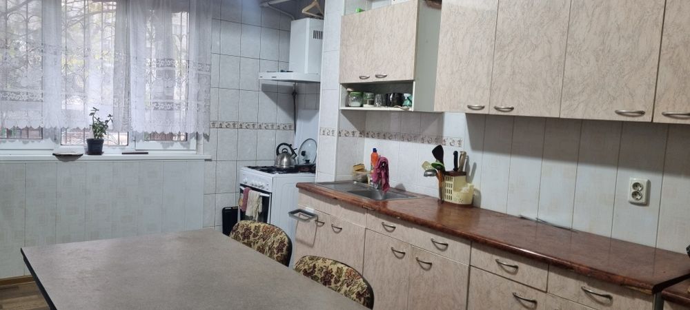 Продается 4х комнатная квартира на 1 этаже на Сергели 8