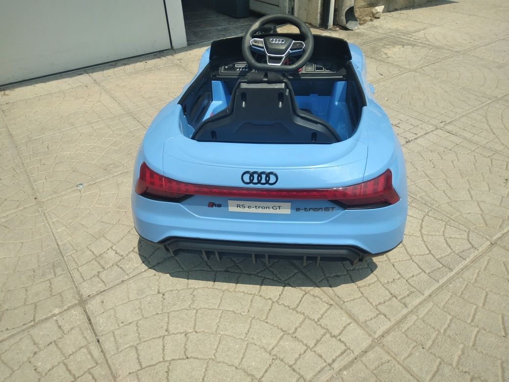 Детска акумулаторна кола Audi RS-Tron GT