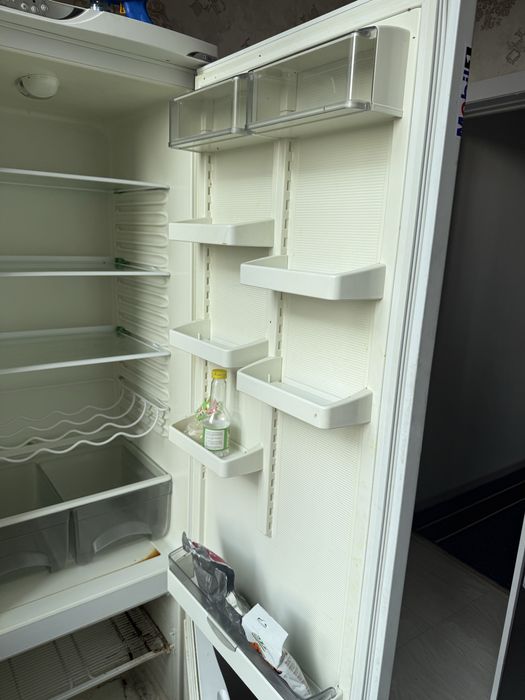 Xoladelnik Katta ishlab turgan