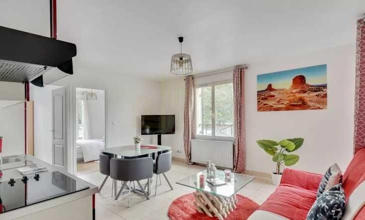 Дава се под наем Тристаен апартамент в Пловдив, Център - 74 кв.м за 229.5 € - Снимка #2