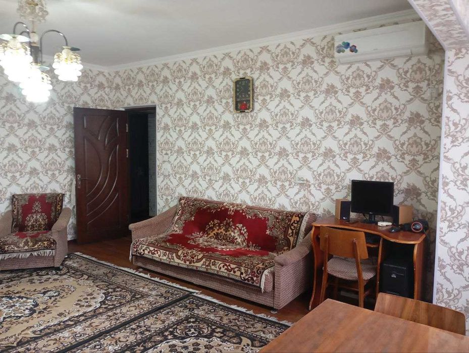 Продам 4 комнатную квартиру в хорошем состоянии ор-р Юнусабад 4квартал