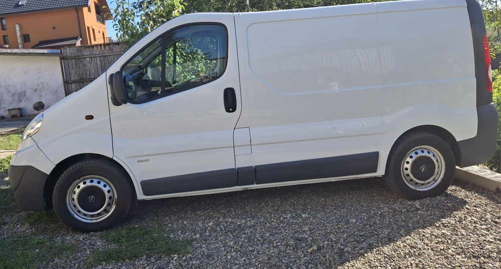 Opel vivaro.  Autoutilitară