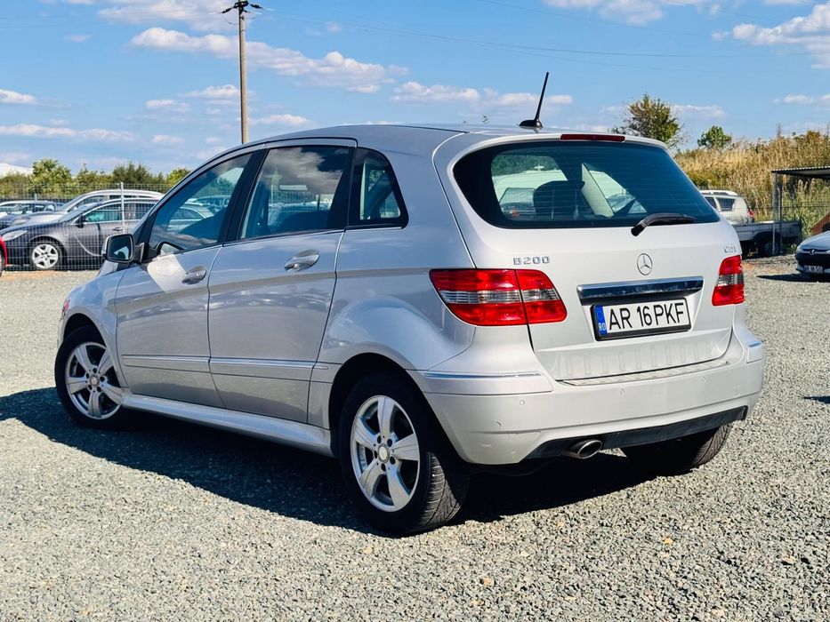 Mercedes-benz b200 2010