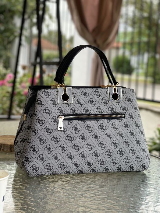 Дамска чанта Guess