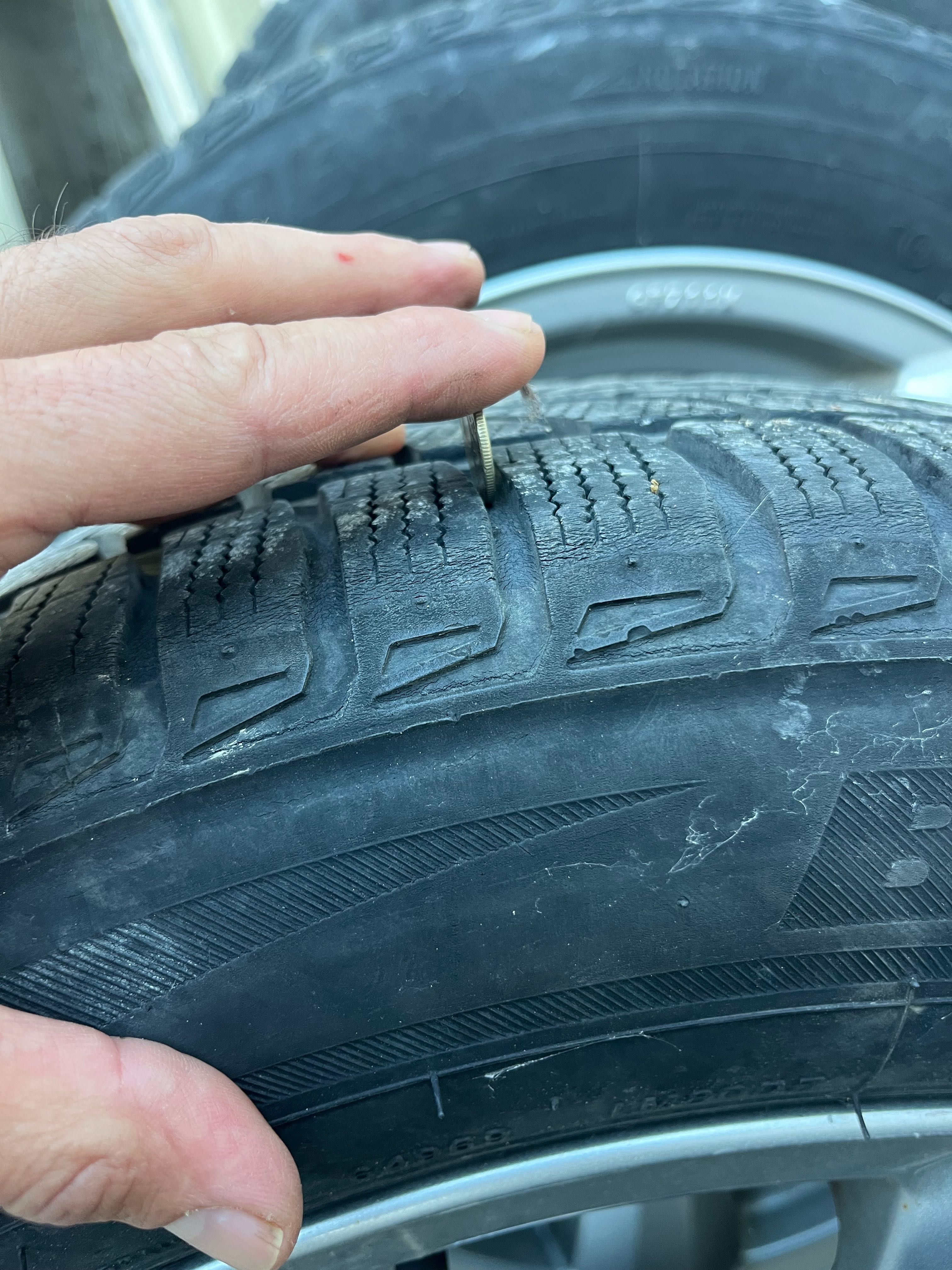 Зимни гуми 215/60/17 Bridgestone