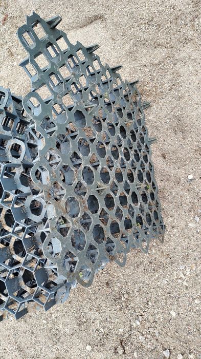 Продавам паркинг елементи PVC 50x50см