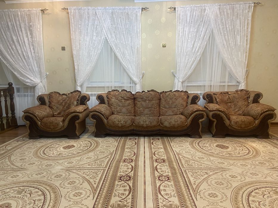 Два кресла и диван