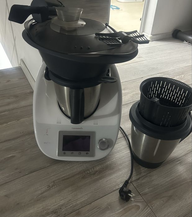Thermomix 5  cu 3 boluri in stare foarte buna
