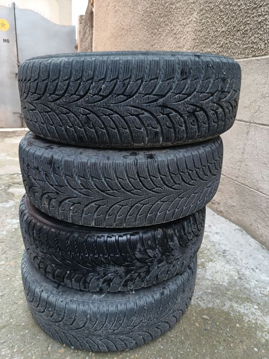 Vând cauciucuri cu geanta