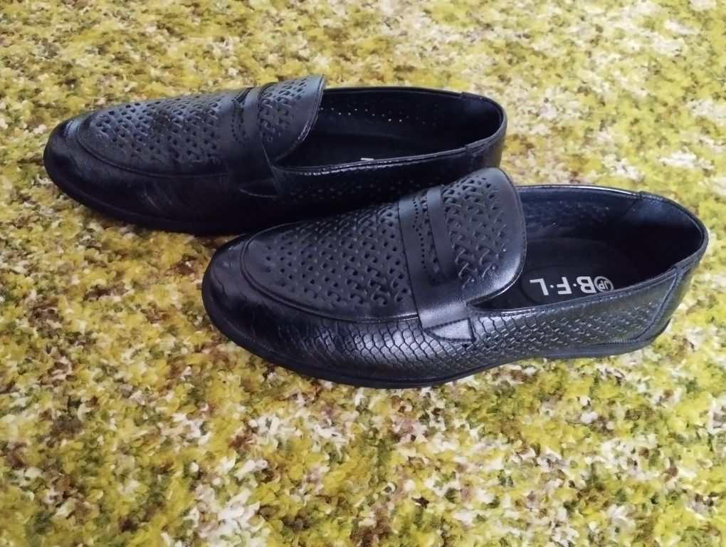 Мужская обувь, красивые кожаные туфли, б/у, 42 размер, черного цвета
